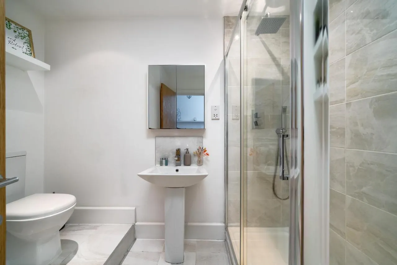 Modern 1 Bedroom City Penthouse Apartment London