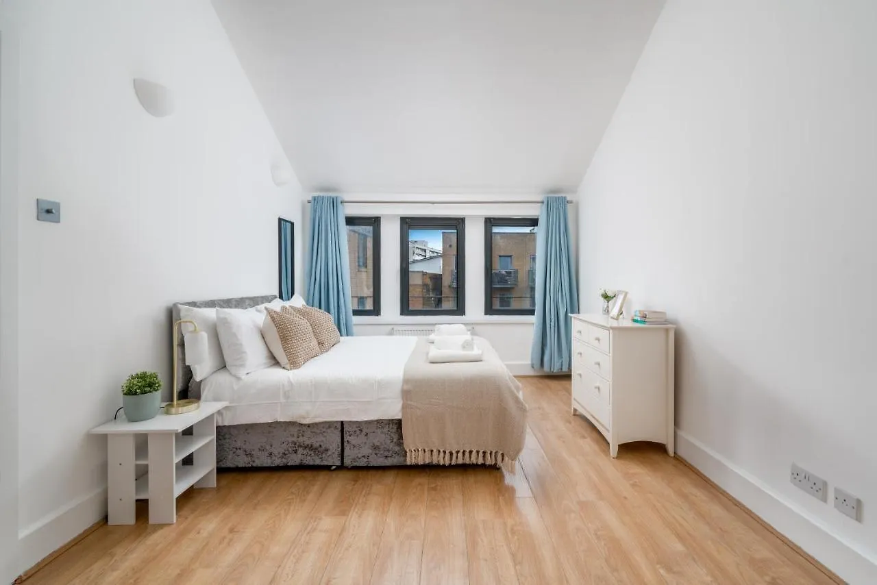 Modern 1 Bedroom City Penthouse Apartment London