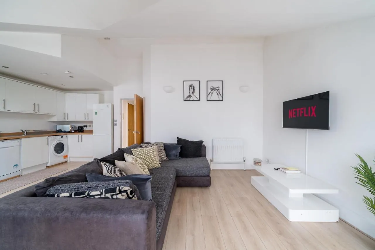 Modern 1 Bedroom City Penthouse Apartment London