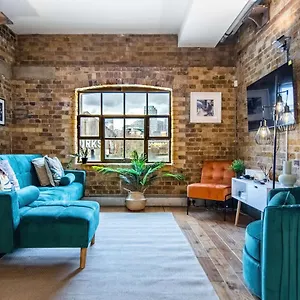 Livestay-fabulous Three Bed Warehouse Conversion , London United Kingdom