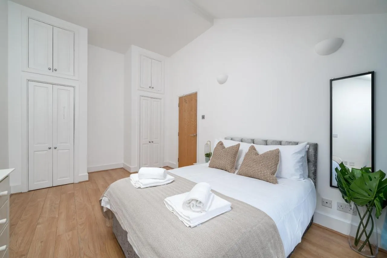 Modern 1 Bedroom City Penthouse Apartment London